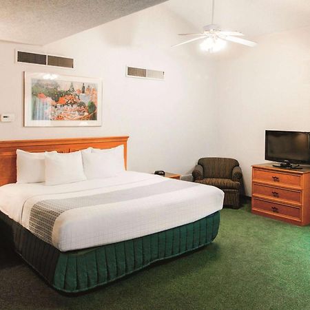 La Quinta Inn By Wyndham Indianapolis Airport Lynhurst Esterno foto
