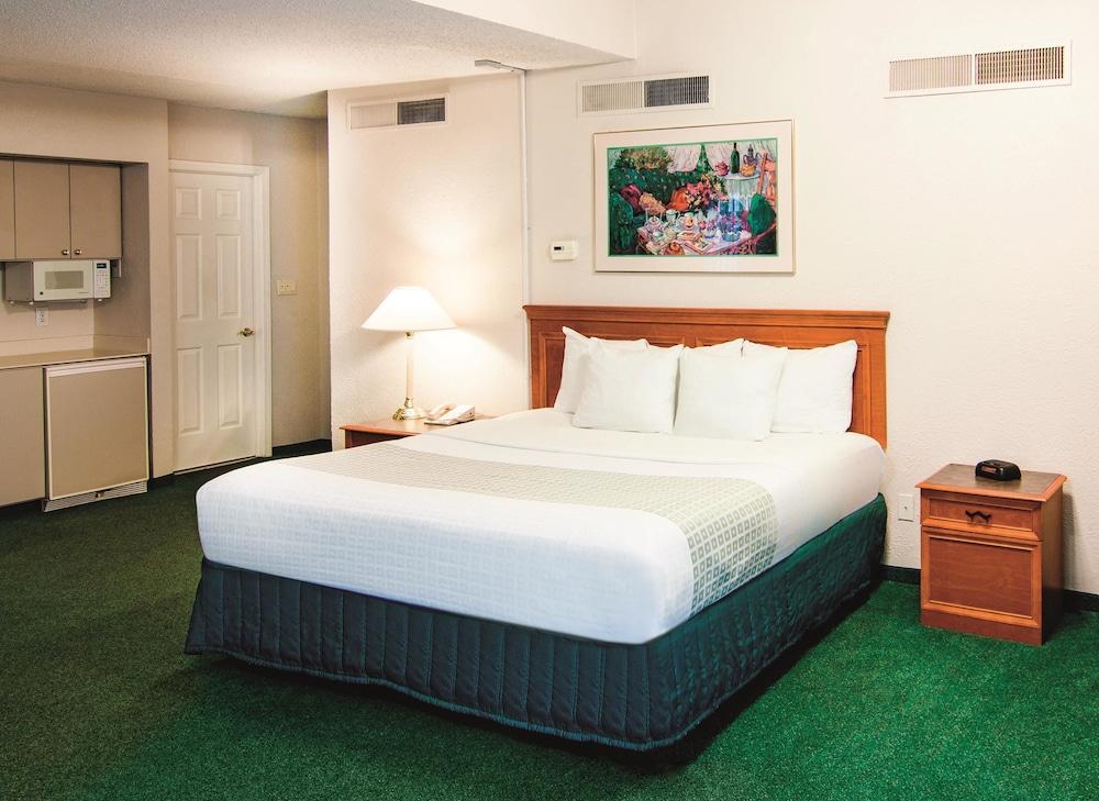 La Quinta Inn By Wyndham Indianapolis Airport Lynhurst Esterno foto
