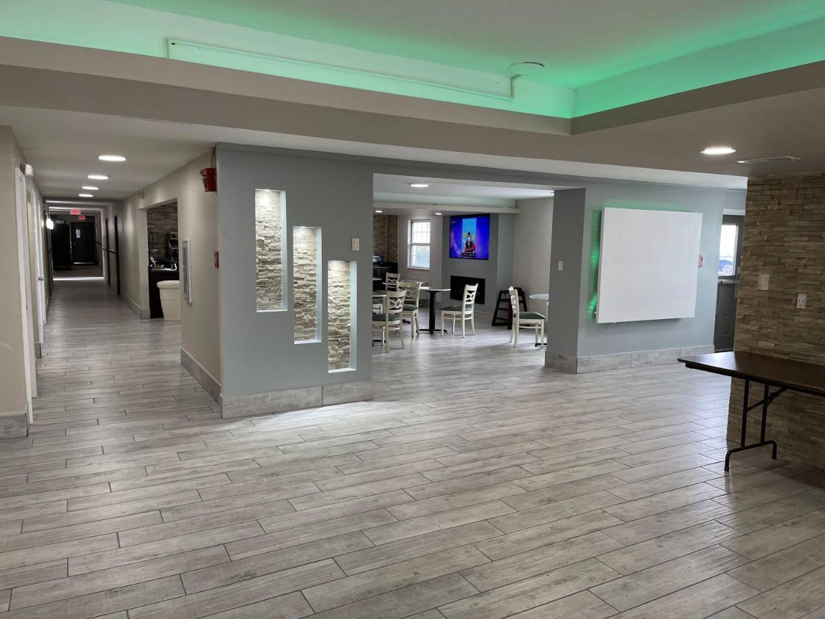 La Quinta Inn By Wyndham Indianapolis Airport Lynhurst Esterno foto