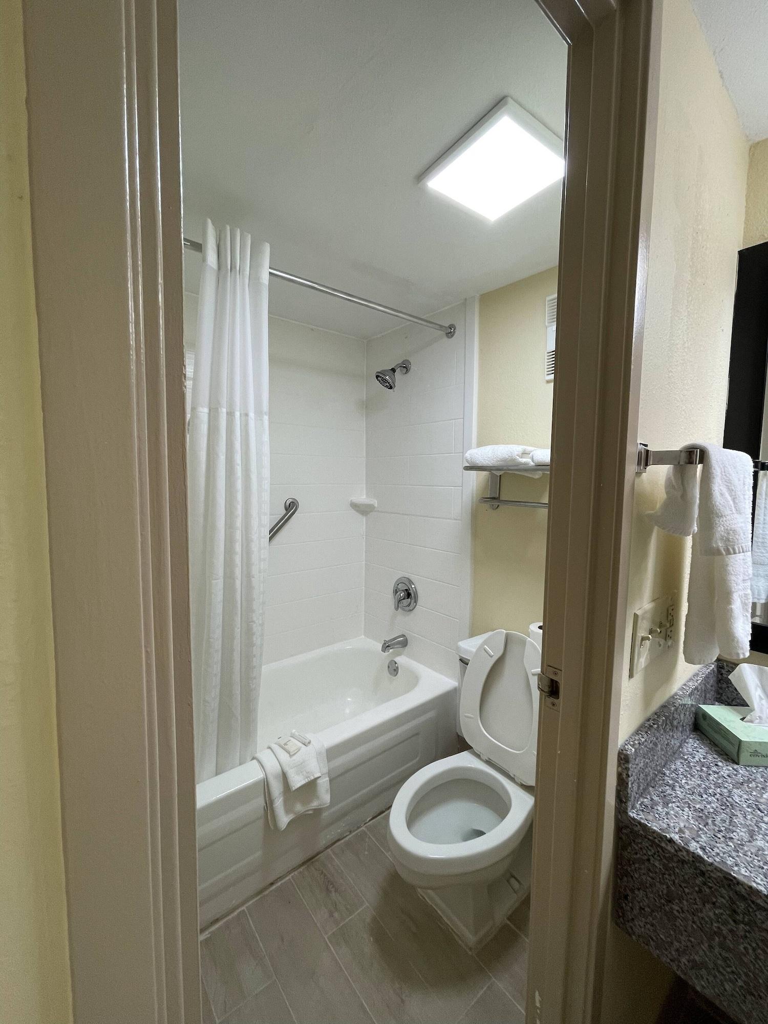 La Quinta Inn By Wyndham Indianapolis Airport Lynhurst Esterno foto