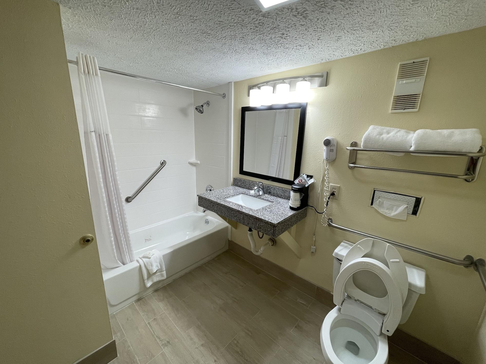 La Quinta Inn By Wyndham Indianapolis Airport Lynhurst Esterno foto