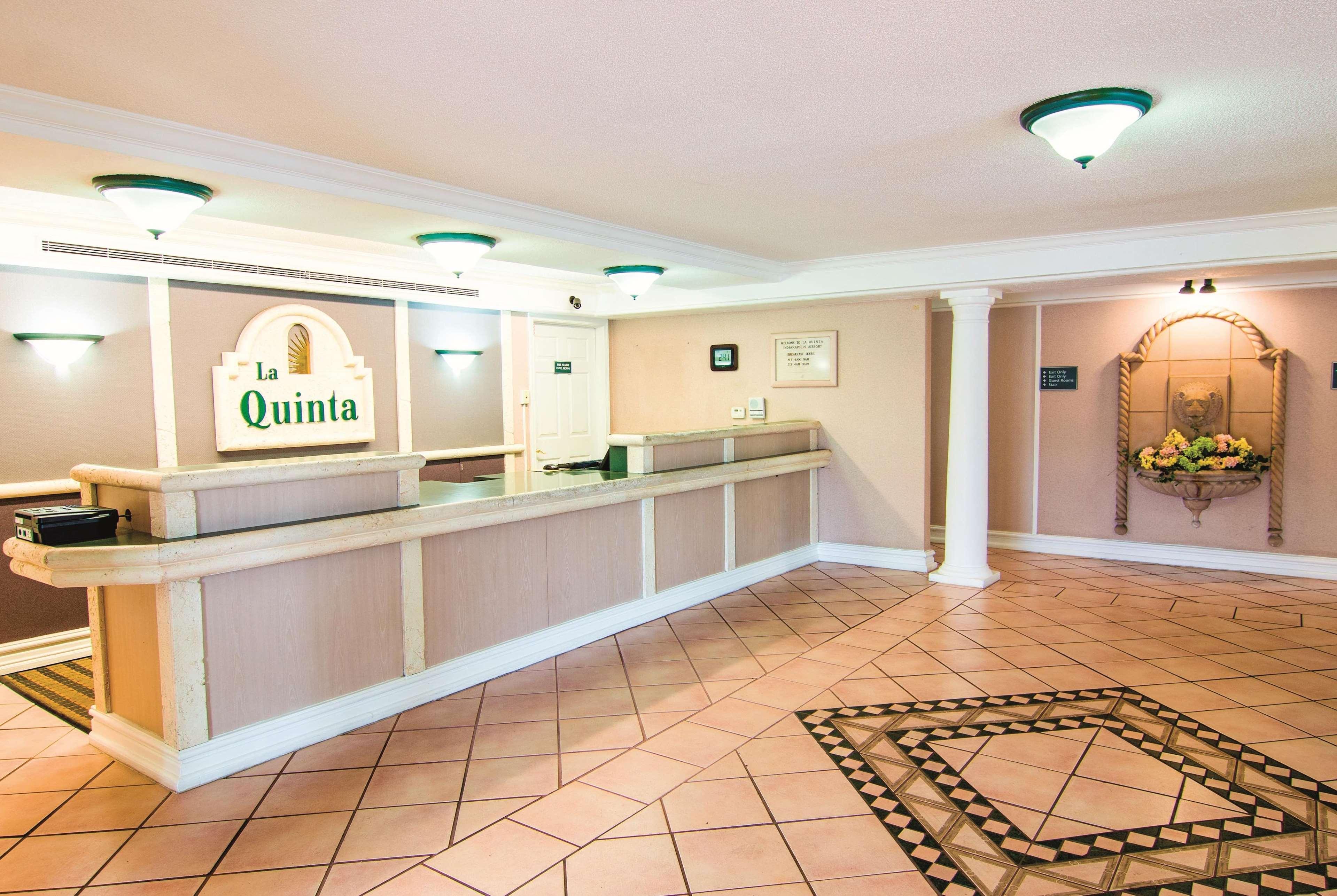 La Quinta Inn By Wyndham Indianapolis Airport Lynhurst Esterno foto